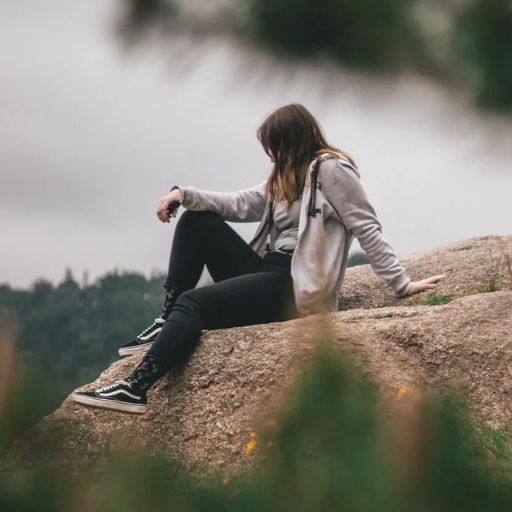 cute-attitude-dp-girl-at-mountains