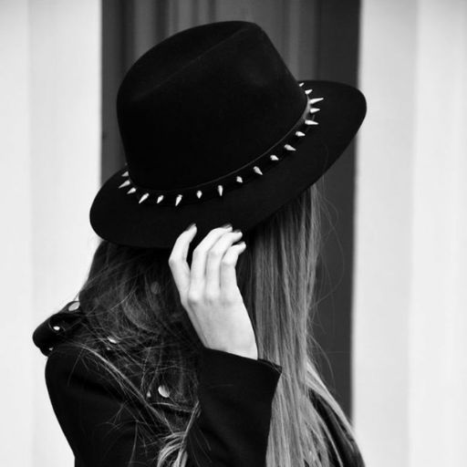 cute-attitude-dp-girl-in-black-hat