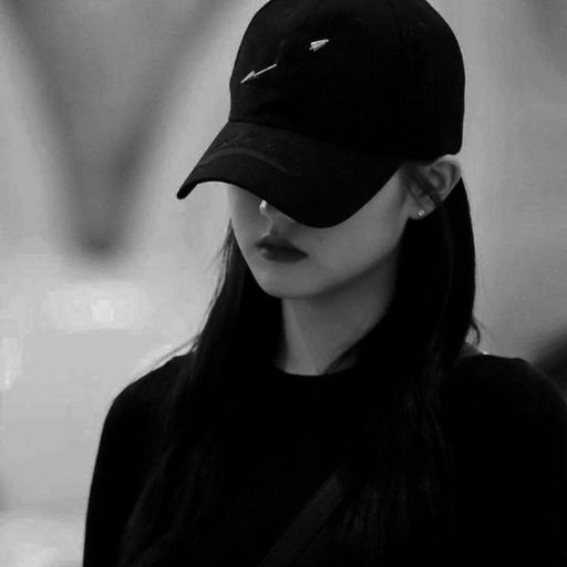 cute-attitude-dp-girl-with-black-cap