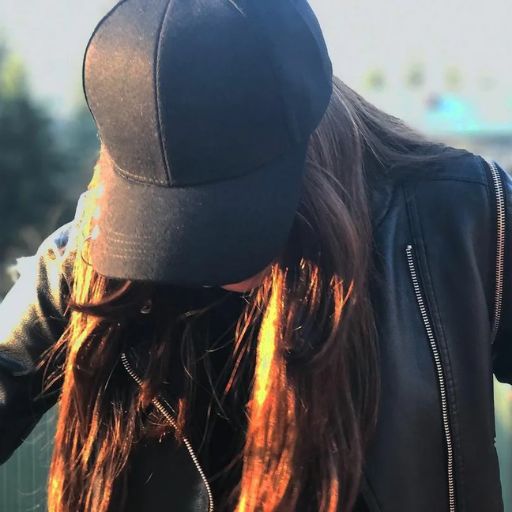 cute-attitude-dp-girl-with-black-jacket-and-cap