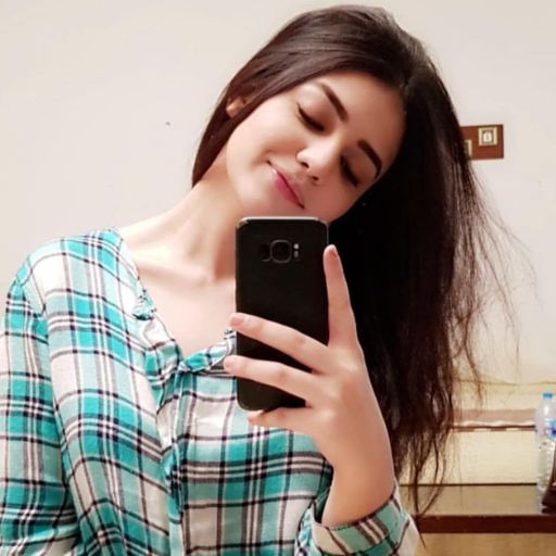 cute-attitude-dp-girl-with-black-phone