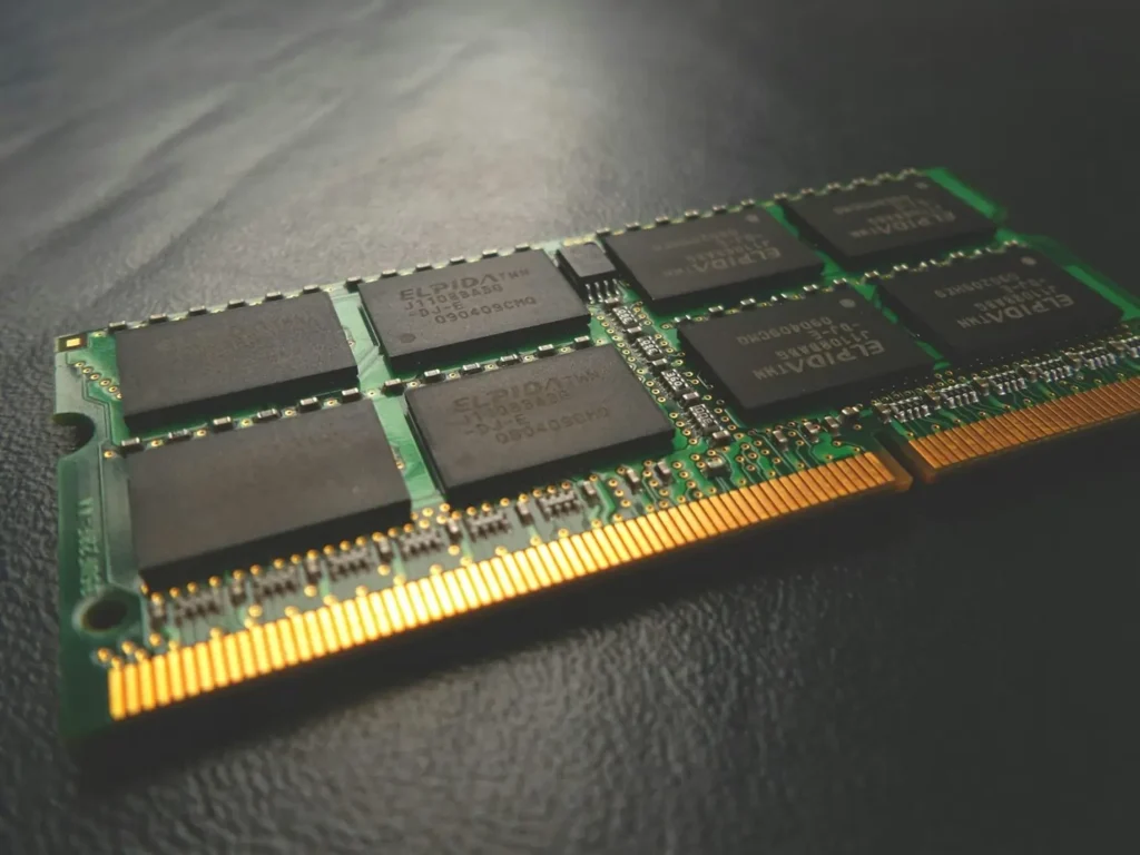 Near-Memory Storage in Embedded Systems: Shrinking the Distance Between Data and Compute