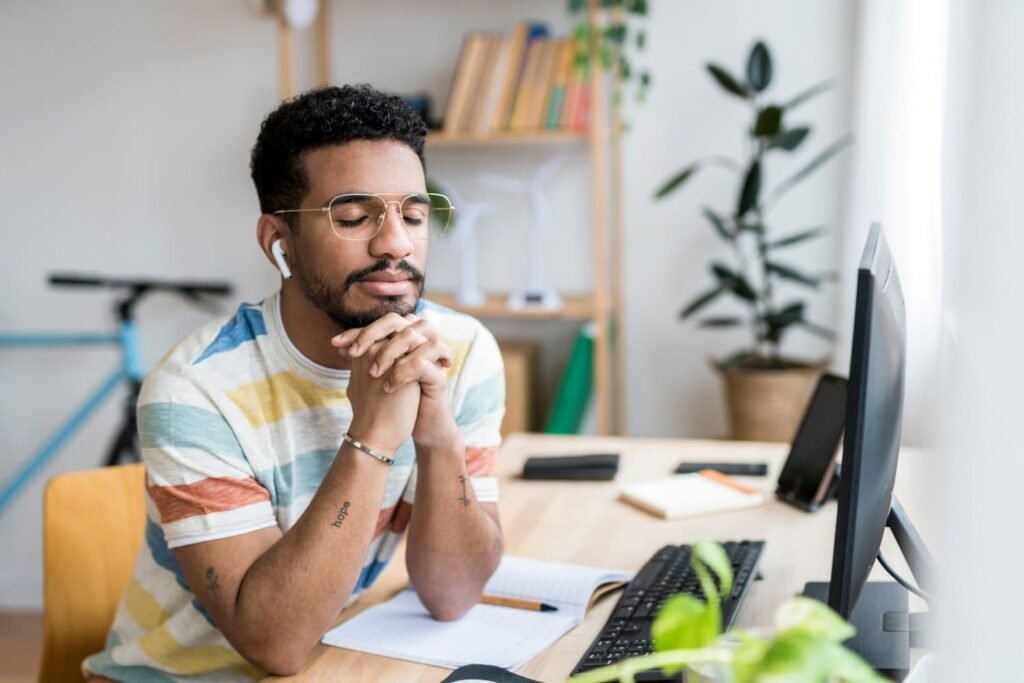 Why Micro‑Breaks at Work Improve Creativity and Focus