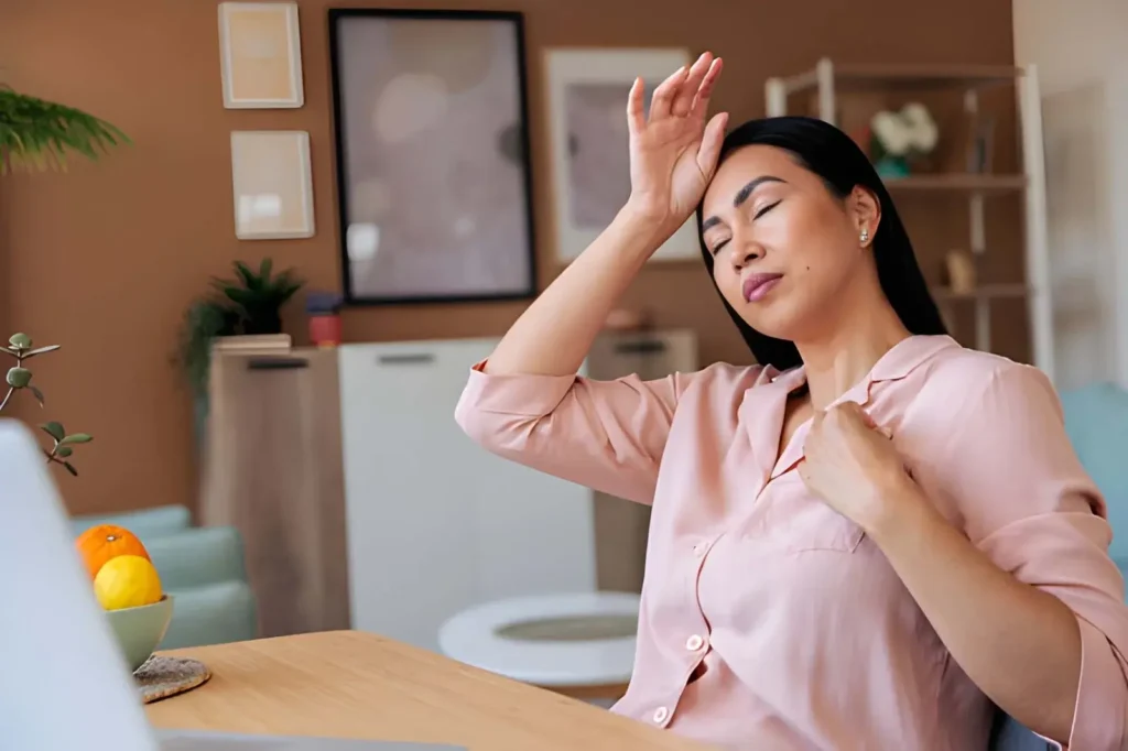 Living With Hot Flashes and Night Sweats Living With Hot Flashes and Night Sweats